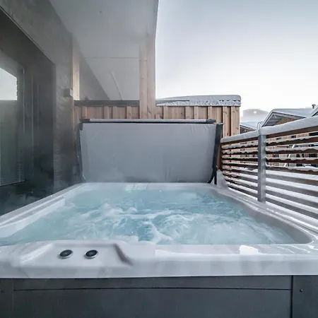 Le Lingonberry D3 Ski-in Ski-out, Hot Tub By Aavalevi Apartmán *