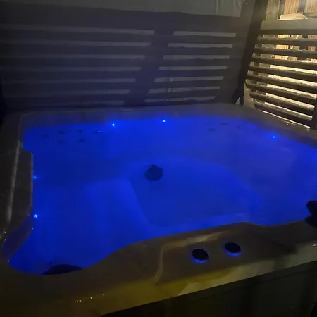Le Lingonberry D3 Ski-in Ski-out, Hot Tub By Aavalevi Apartmán Levi