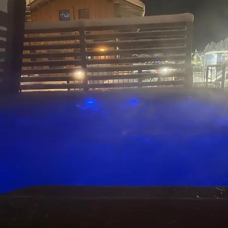 Apartmán Le Lingonberry D3 Ski-in Ski-out, Hot Tub By Aavalevi
