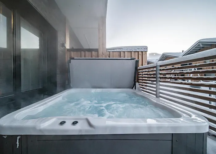 Le Lingonberry D3 Ski-in Ski-out, Hot Tub By Aavalevi Appartement *