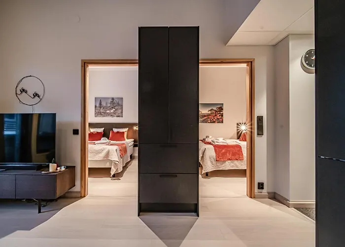 Le Lingonberry D3 Ski-in Ski-out, Hot Tub By Aavalevi